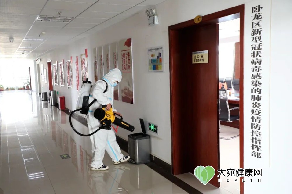 卧龙区疾控中心对集中办公机关单位开展预防性消毒消杀工作